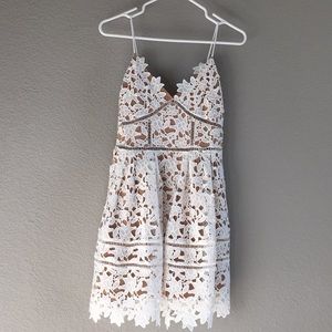 Vici, L’atiste white floral lace dress